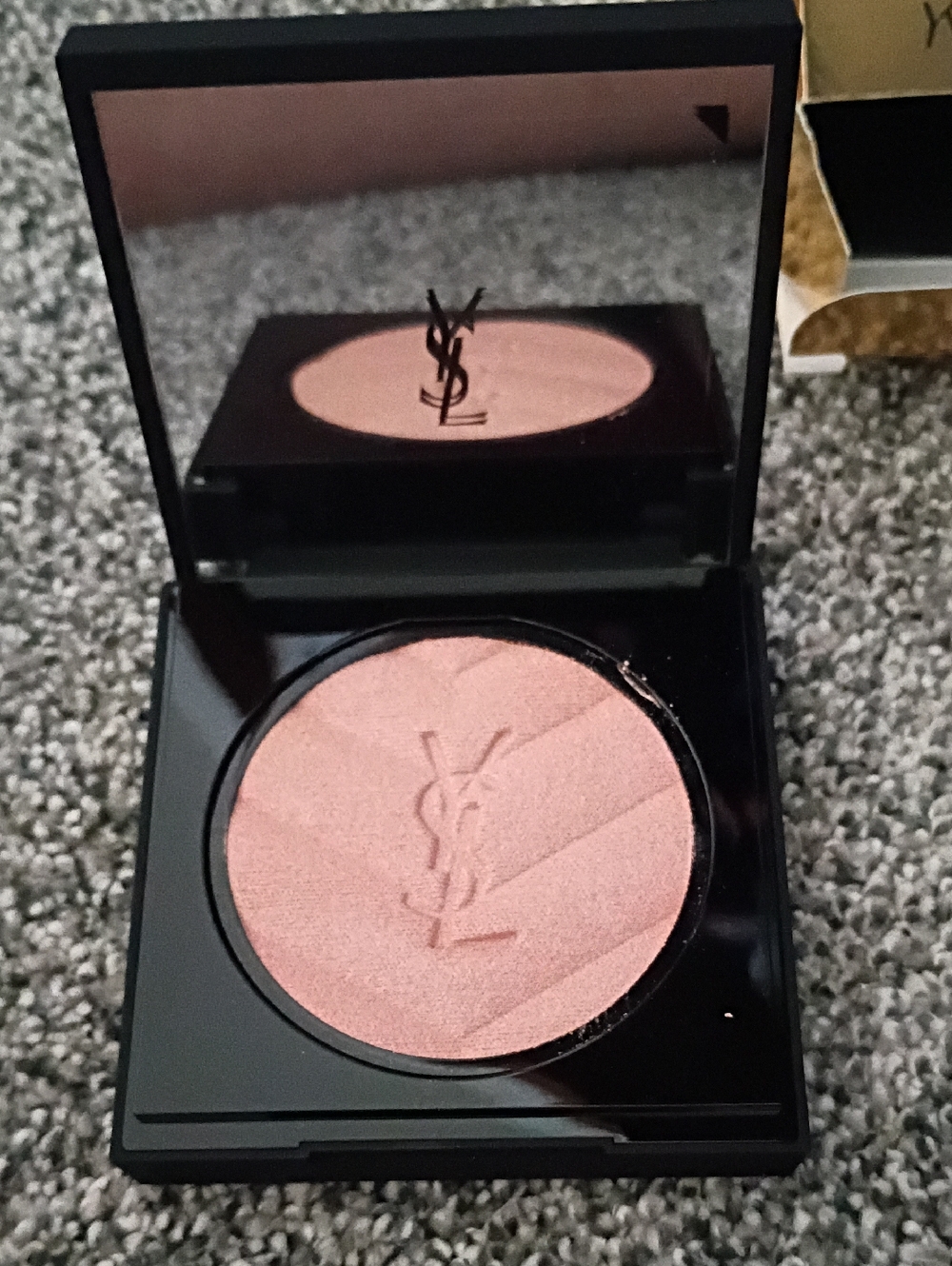 Yves Saint Laurent Rosy Pink Luminous Highlighter